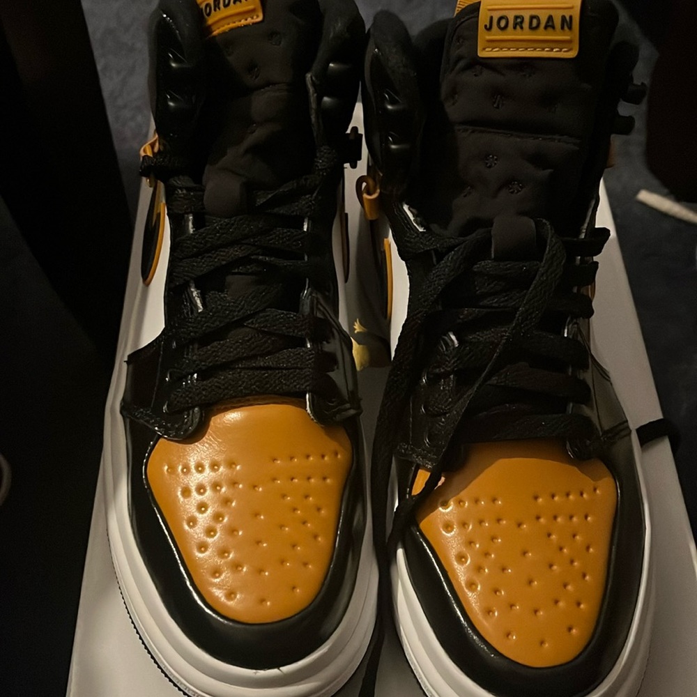Brand new Nike Jordan 1 w/box